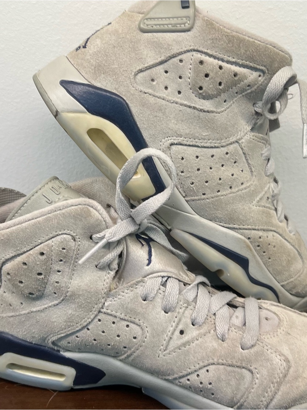 Jordan 6 Georgetown - Suede Retro Sneakers in Light Gray, youth size 5.5